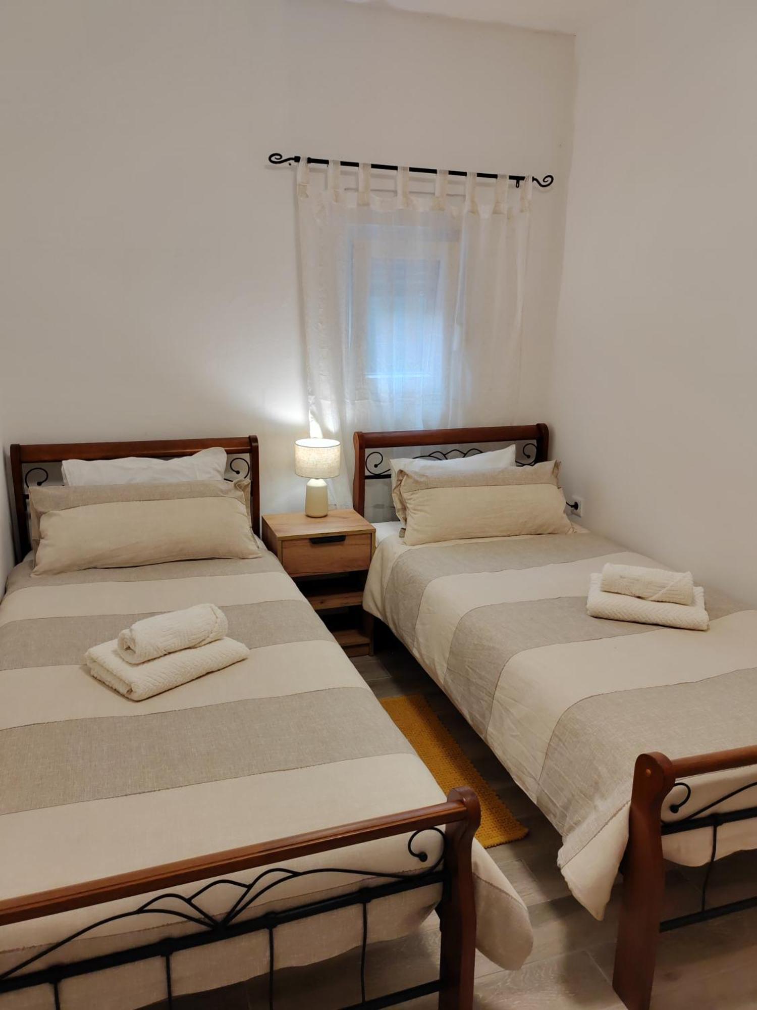 Apartman And Pool Luminous