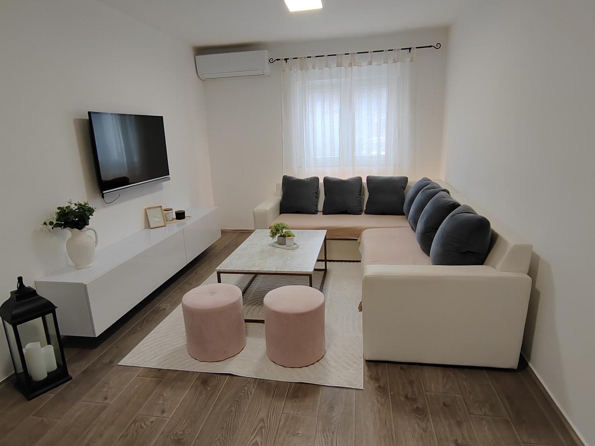 And Pool Luminous Apartman