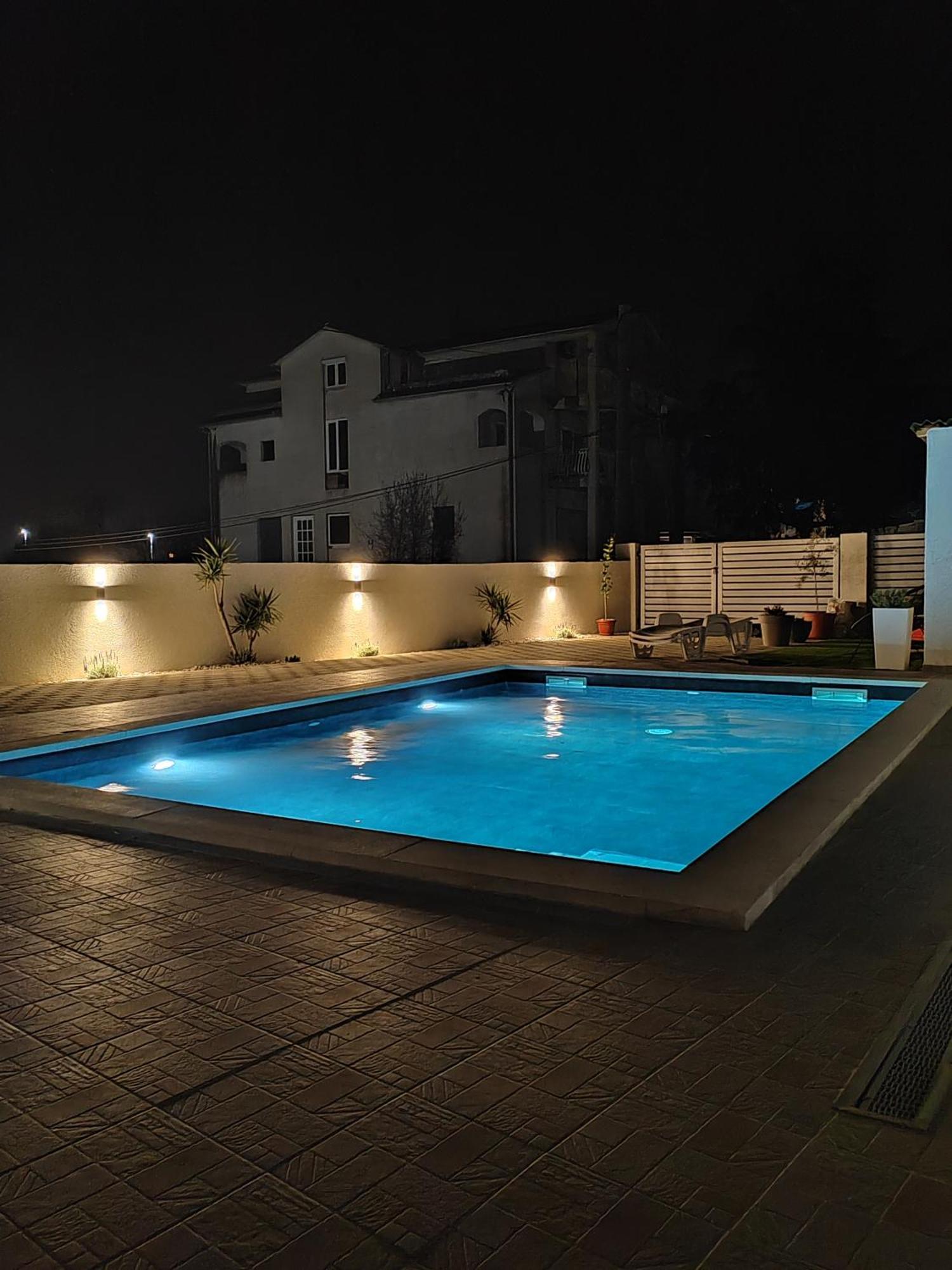 And Pool Luminous Apartman *
