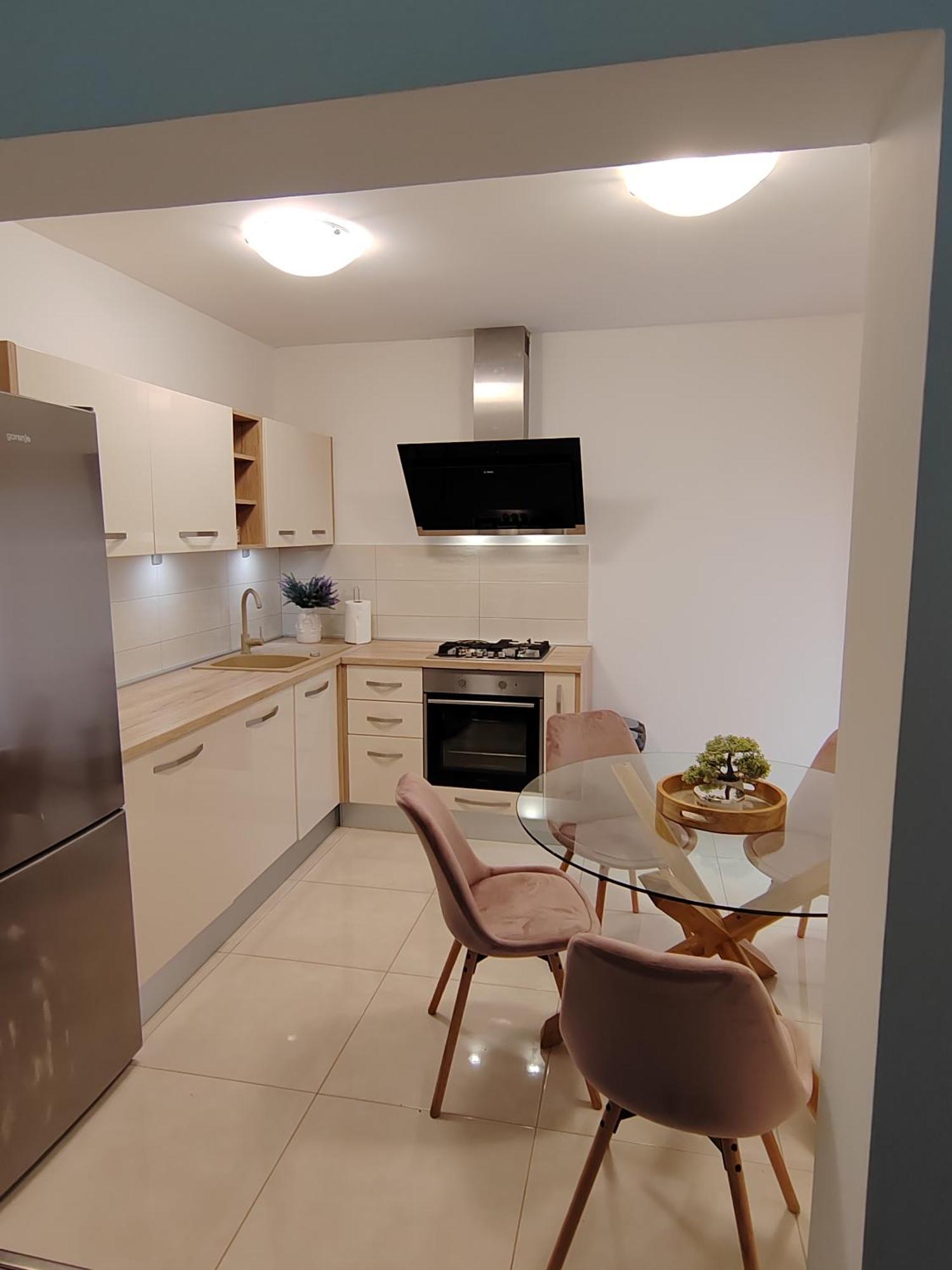 Apartman And Pool Luminous